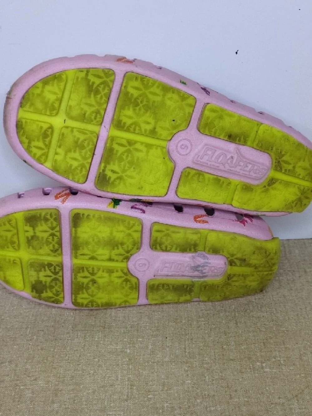 Kids Pink Pineapple Print Slip-On Water Shoes Size 9 Summer Beach Vacation